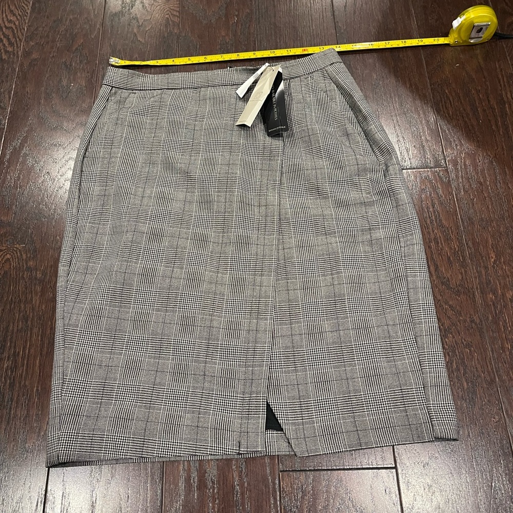 Banana Republic Plaid Skirt Slit Pockets Size 2 Career Minimalist NEW